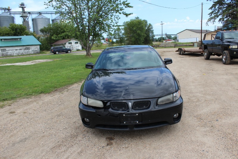 lot 4 image: Pontiac Grand Prix