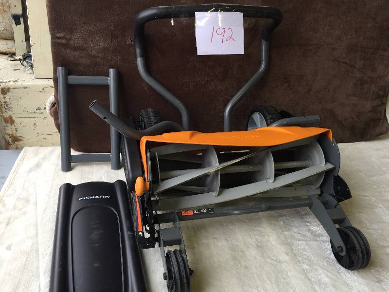 Fiskars Push Lawnmower