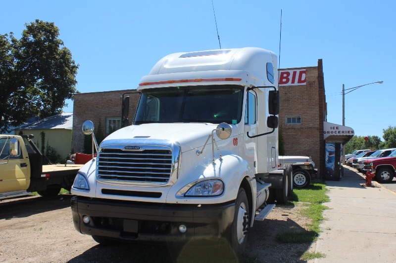 2005 Freightliner CL120