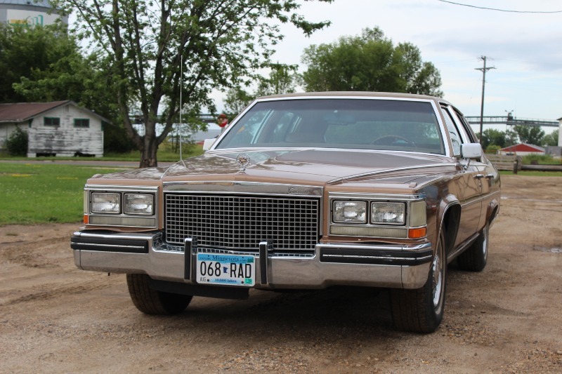 lot 2 image: 1988 Cadillac Brougham dElegance