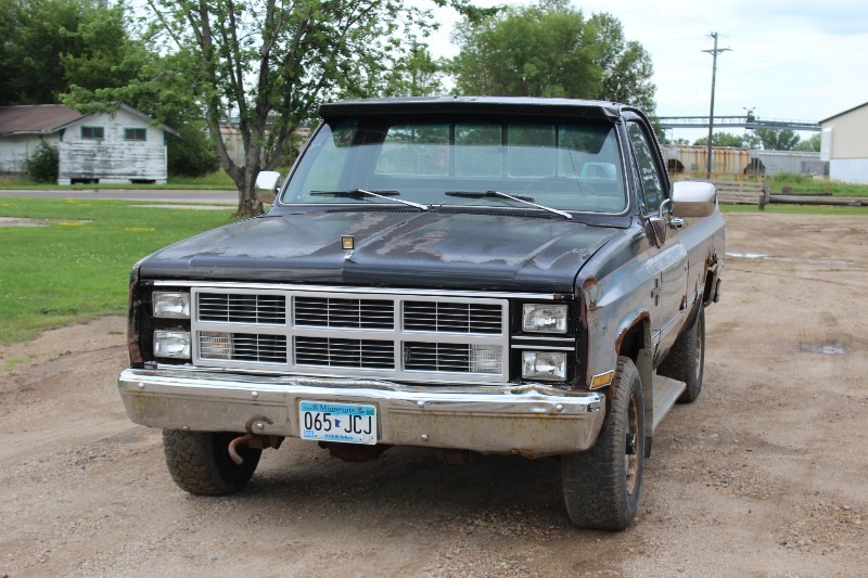 lot 3 image: 1983 Chevrolet K10 4x4 Regular Cab Long Box