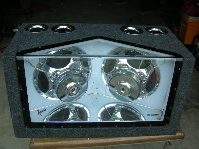 lot 2 image: Steren X-Tasis speaker box