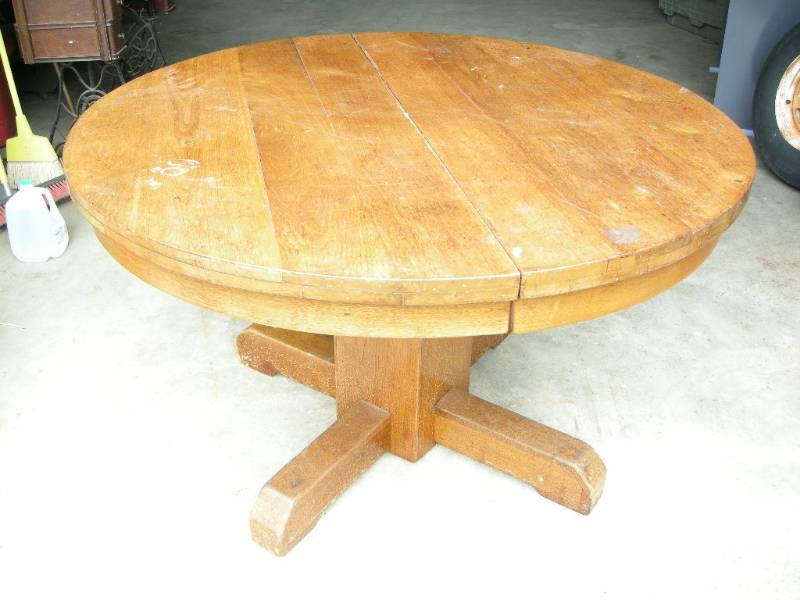 lot 7 image: Antique pedestal table