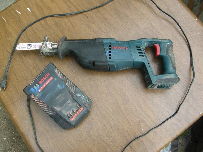 lot 11 image: Bosch 18v reciprocating saw