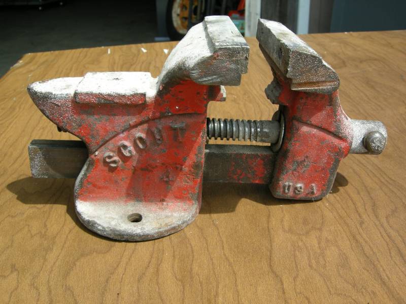 lot 22 image: Scout bench vise
