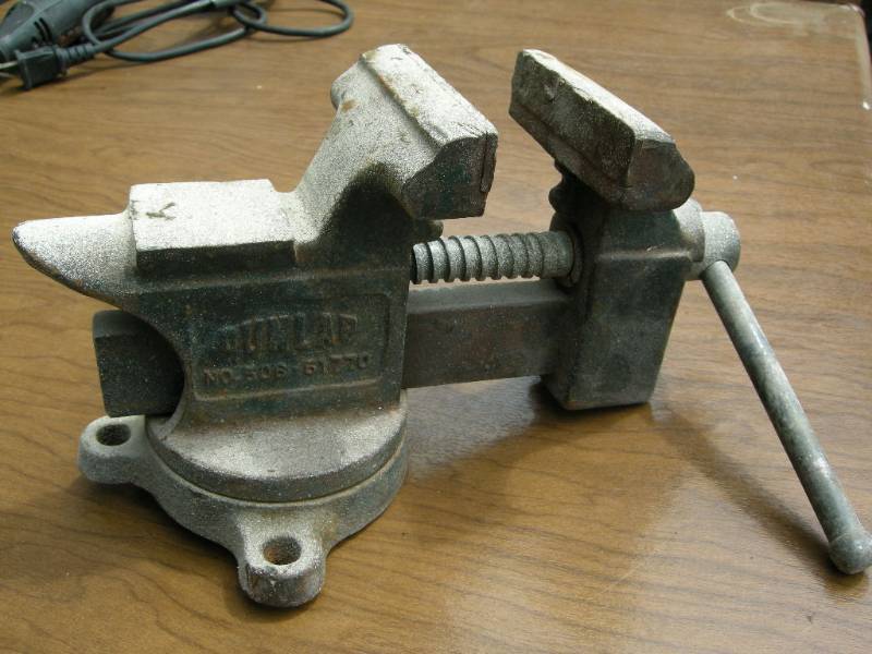 lot 29 image: Dunlap bench vise