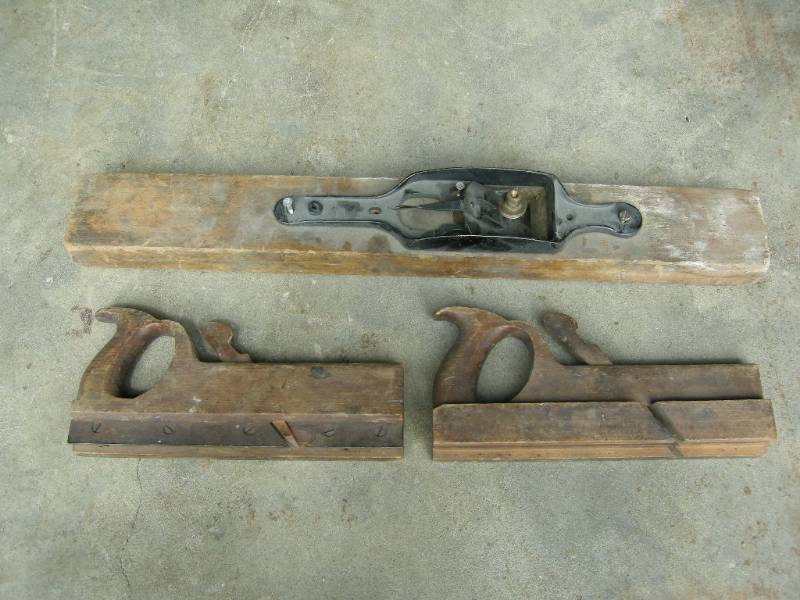 lot 42 image: Antiqueprimitive hand planes