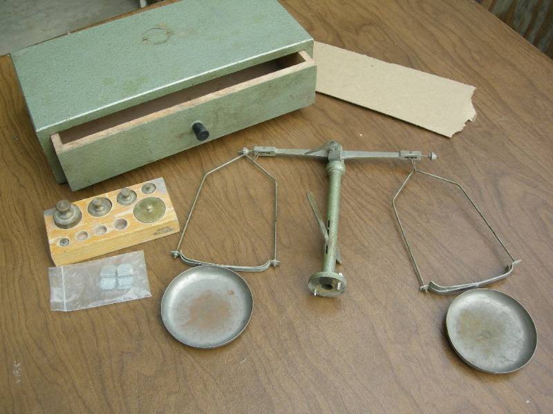 lot 44 image: Vintage West German scale