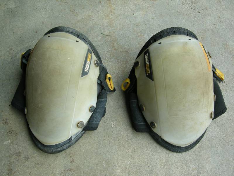 lot 47 image: ToughBuilt kneepads