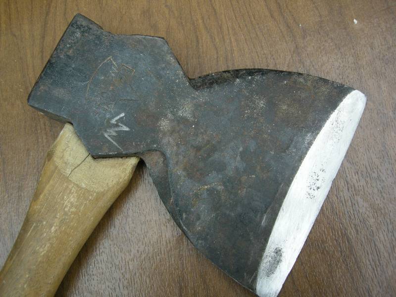 lot 50 image: Vintage hatchets