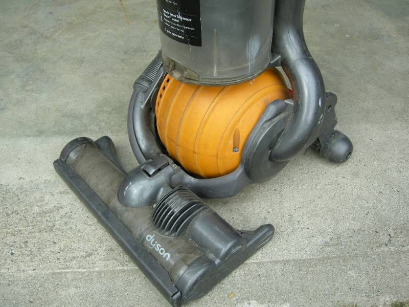 lot 67 image: Dyson vacuum cleaner