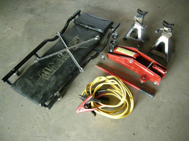 lot 79 image: Auto repair group