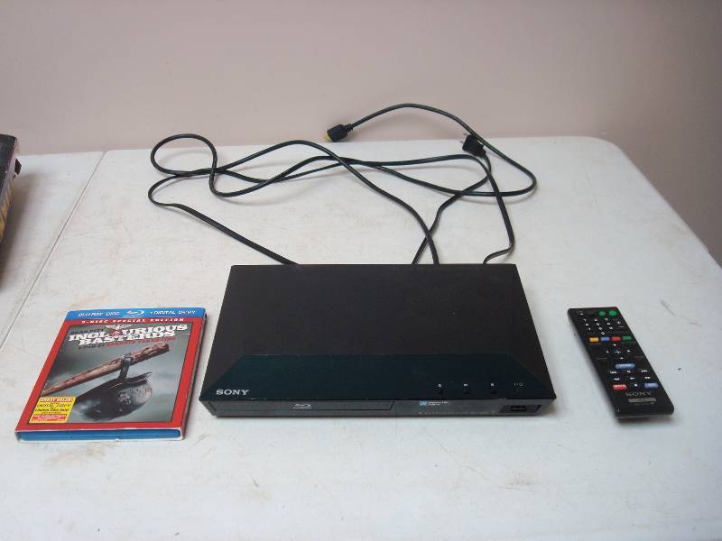 lot 3 image: Sony Blu-Ray Smart  Player With Remote Works Fine, Comes With Movie