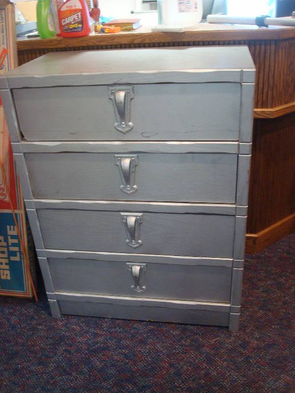 lot 10 image: Gray Dresser, On Hinge Is Broke
