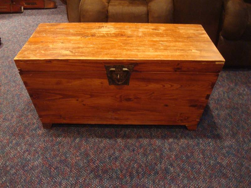 lot 17 image: Solid Wood Chest, Some Marks, Lots Of Wear, Loose Leg