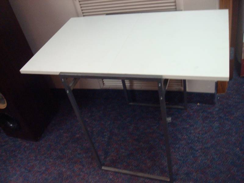 lot 23 image: Table, With Sliding Folding Leaf