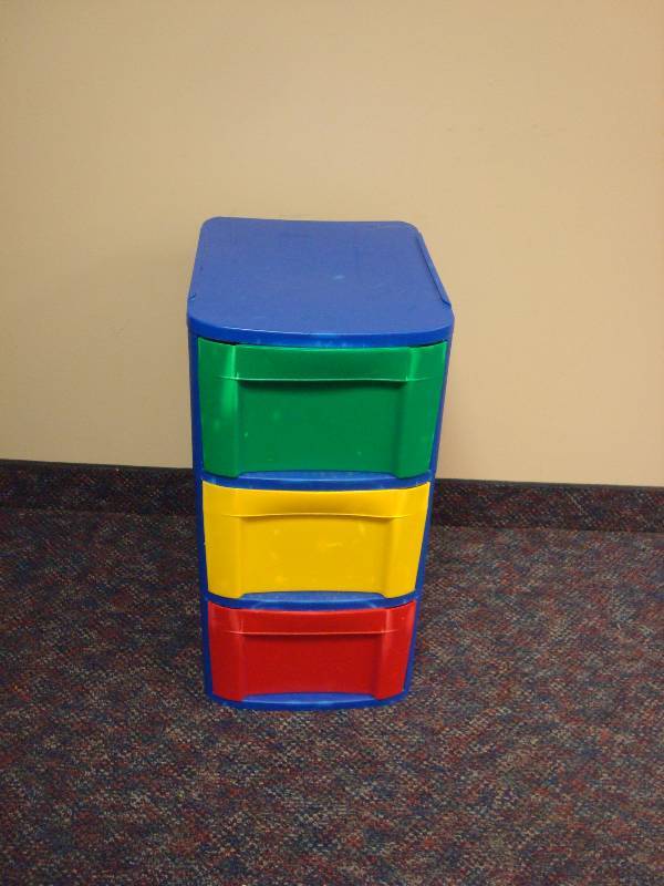 lot 39 image: Plastic Storage Bin