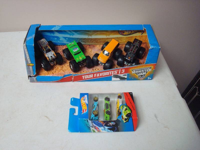 lot 57 image: Hot Wheel Cars And Trucks