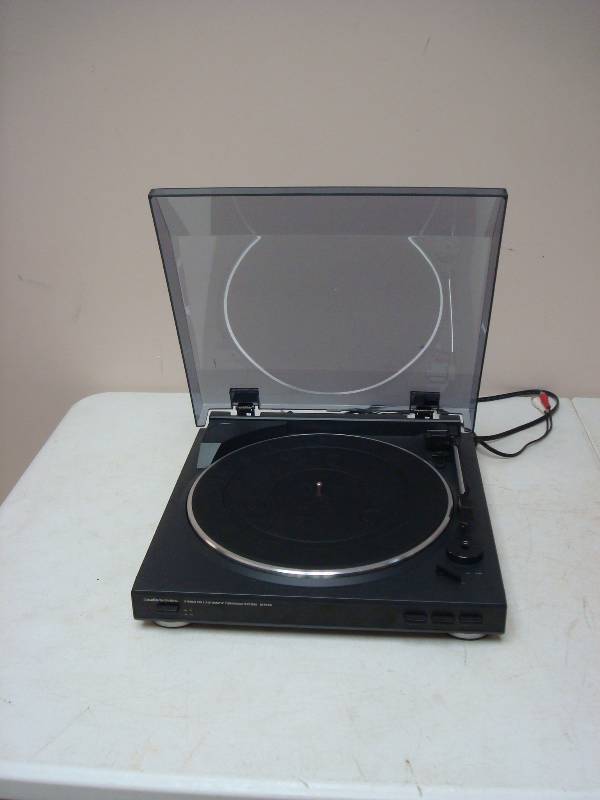 lot 131 image: AT-PL50 Audio Technica Record Player, Non Working