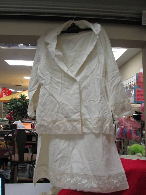 Sag Harbor skirt size 14 white and ...