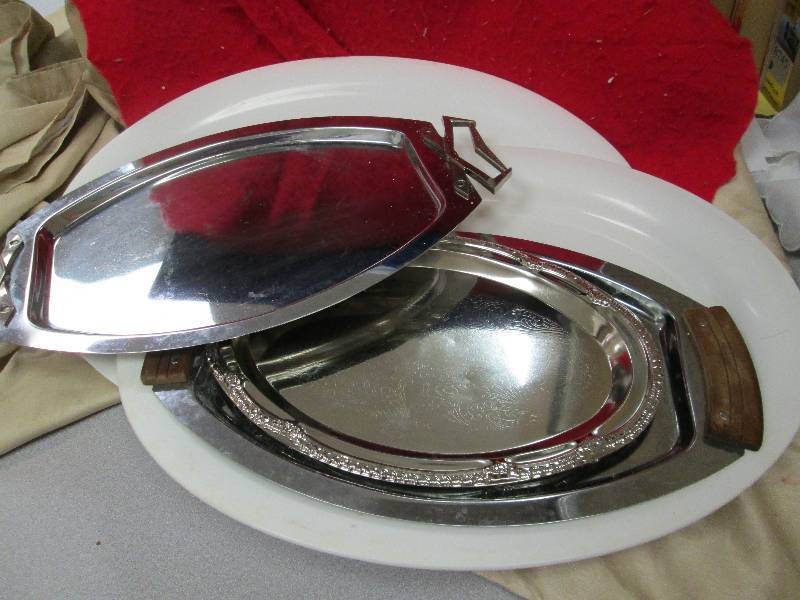 Serving plater...