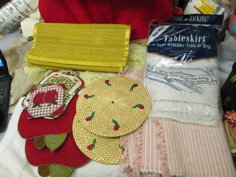 Table clothes, yellow runner, place...