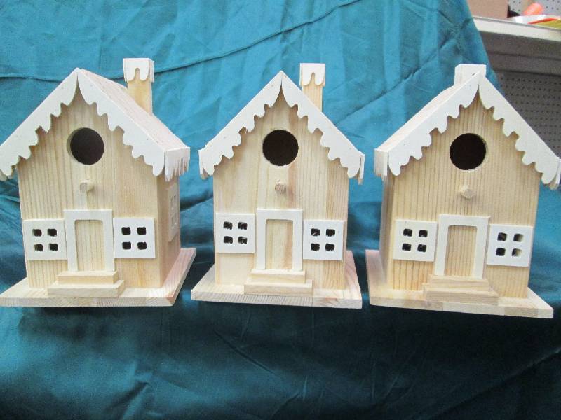 Wooden Gingerbread house 5.51 x 6.1...