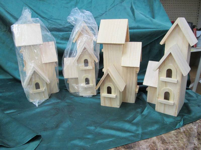 Qty 4 Wooden Birdhouse 12in...