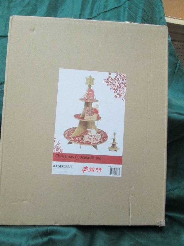 Kaiser craft Christmas cupcake stan...