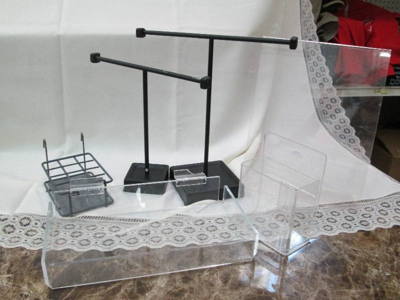 Display fixtures...