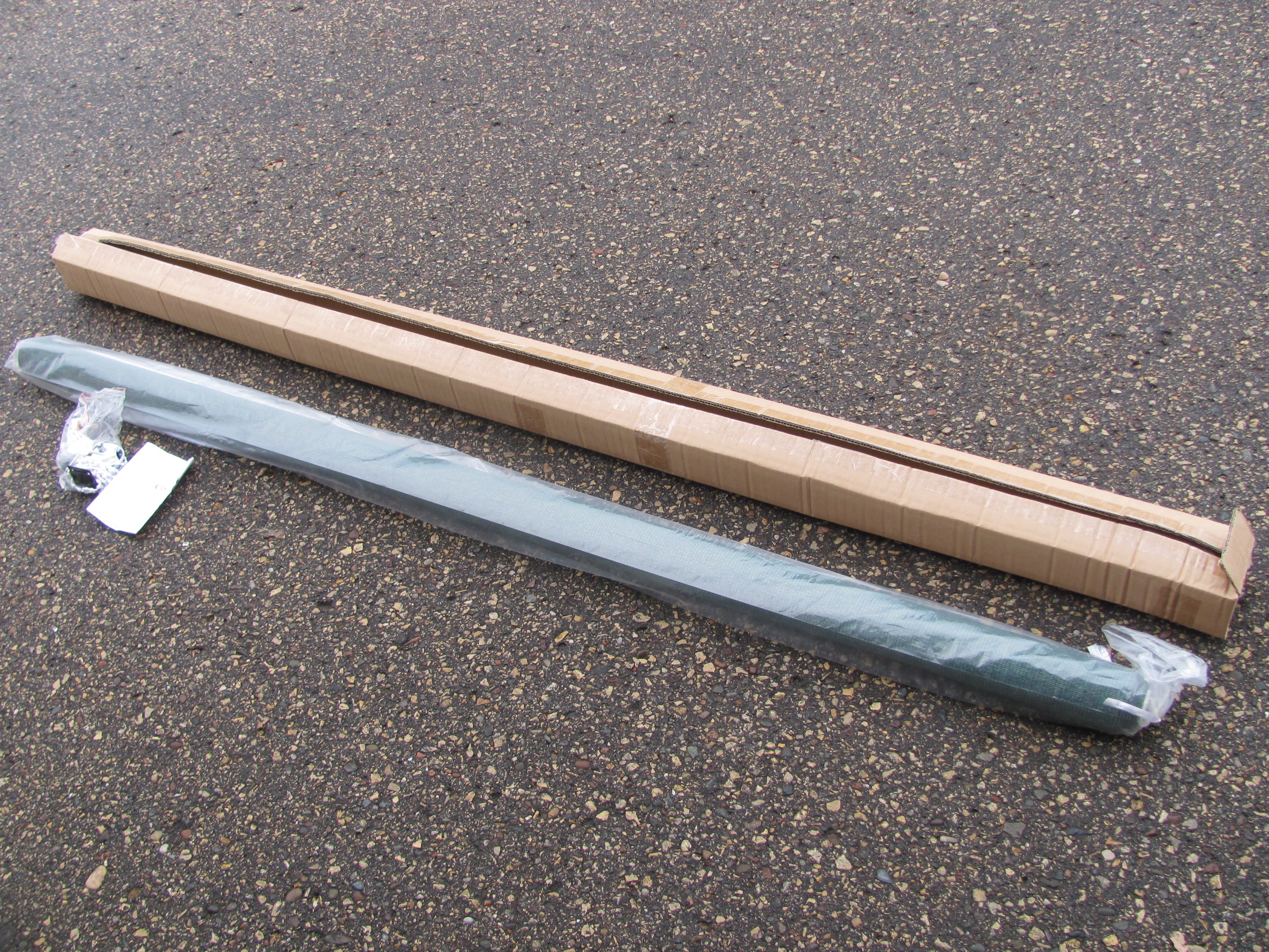 lot 30 image: Sunscreen Window Shades
