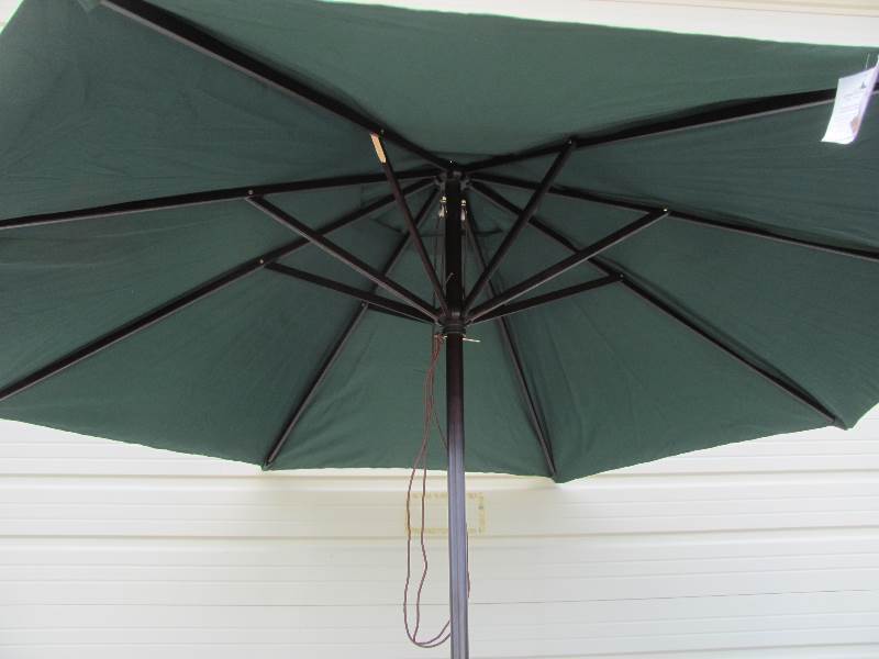 lot 42 image: Lawn, Garden & Patio
