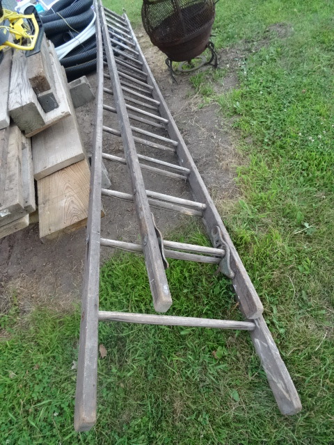 lot 7 image: Extension Ladder