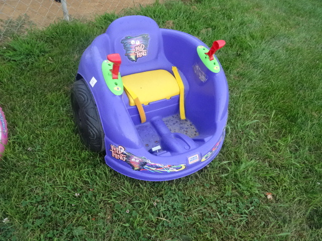 lot 12 image: Power Wheels