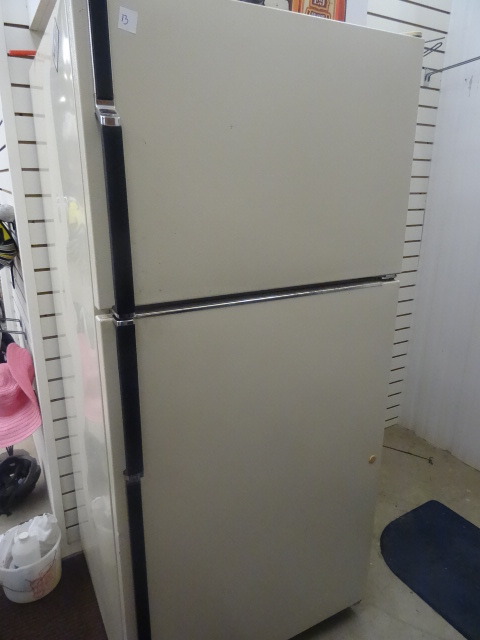 lot 13 image: FridgeFreezer