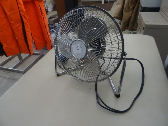 lot 27 image: Fan