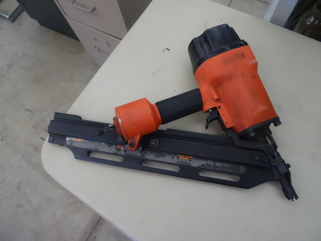 lot 31 image: Air Nailer