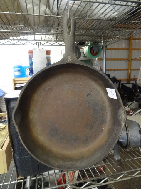 lot 65 image: Cast Iron Skillet