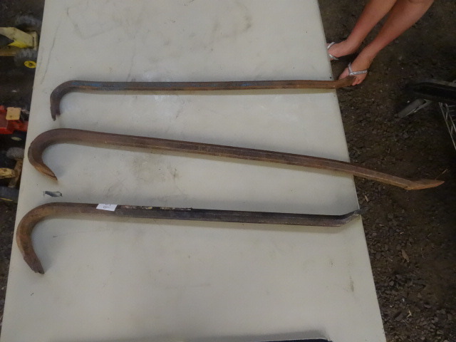 lot 95 image: Crow Bars