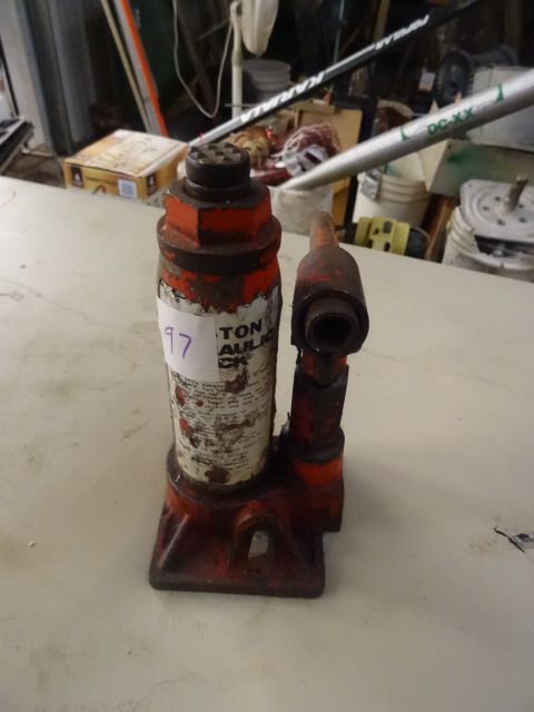 lot 97 image: Hydraulic Jack