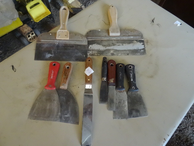 lot 103 image: Putty Knives