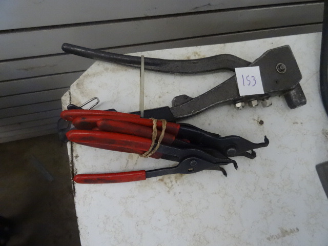 lot 153 image: Rivet Gun