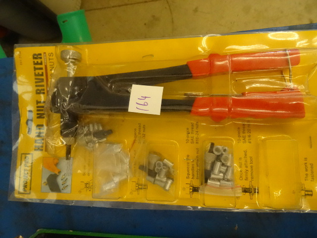 lot 164 image: Riveter Kit