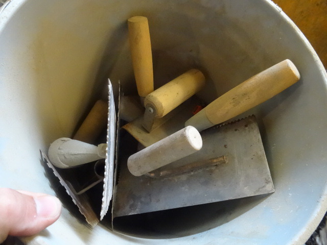 lot 204 image: Trowels