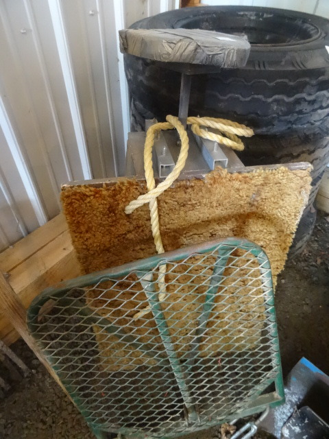 lot 217 image: Deer Stand Seats