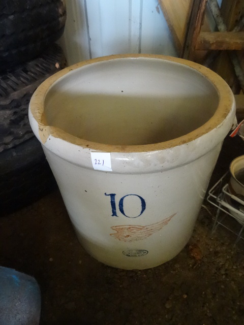 lot 221 image: Red Wing Crock