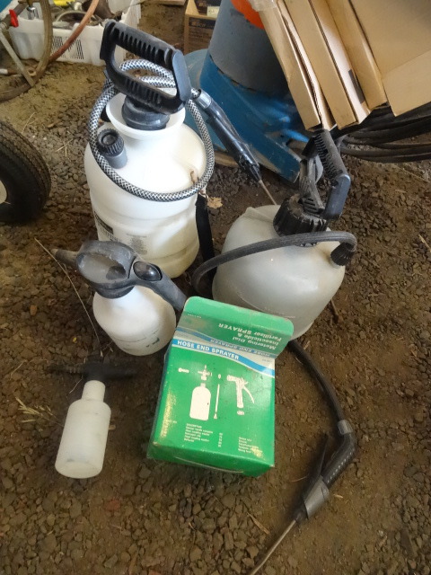 lot 232 image: Hand Sprayers