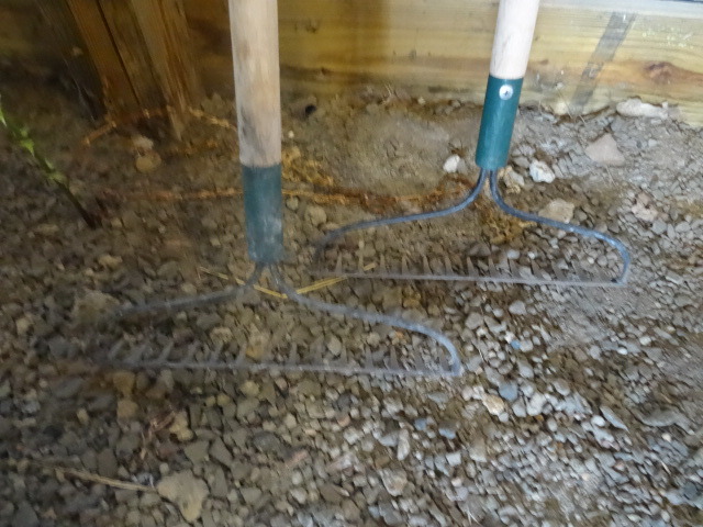lot 441 image: 2 garden rakes