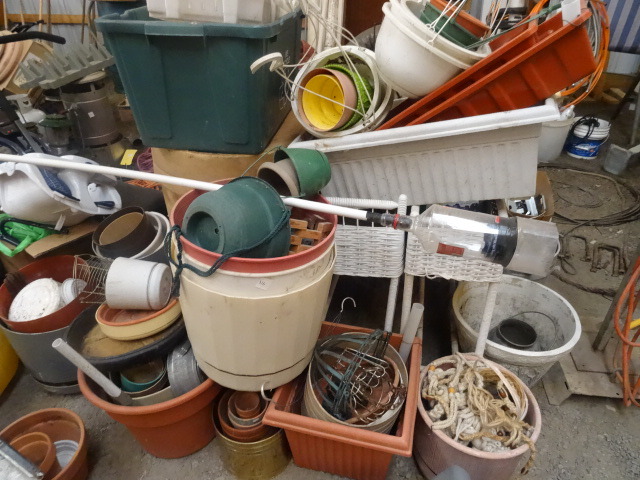 lot 316 image: Pots and Planters