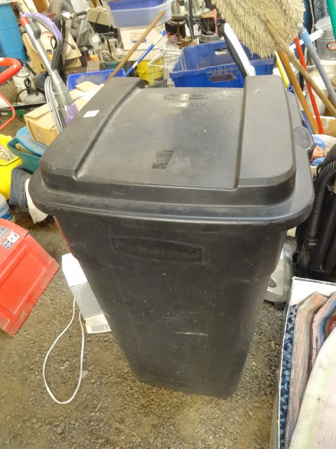 lot 342 image: Garbage Can